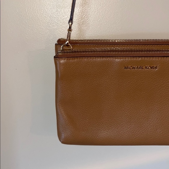 Michael Kors small crossbody - Picture 1 of 5